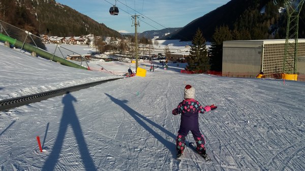 Mondo bimbi Schwemmy Kinderland alla stazione valle dell'area sciistica Schwemmalm in Val d'Ultimo con possibilità di slittare e sciare.