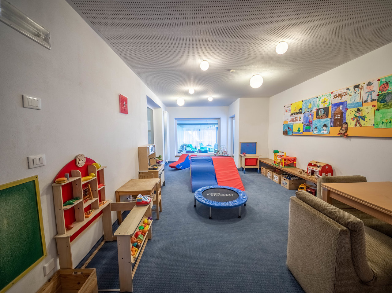 Hotel im Meraner Land mit Spielzimmer für kleine Kinder: Spielküche, Kaufladen, Autos, Puppen, Legos, u.v.m.