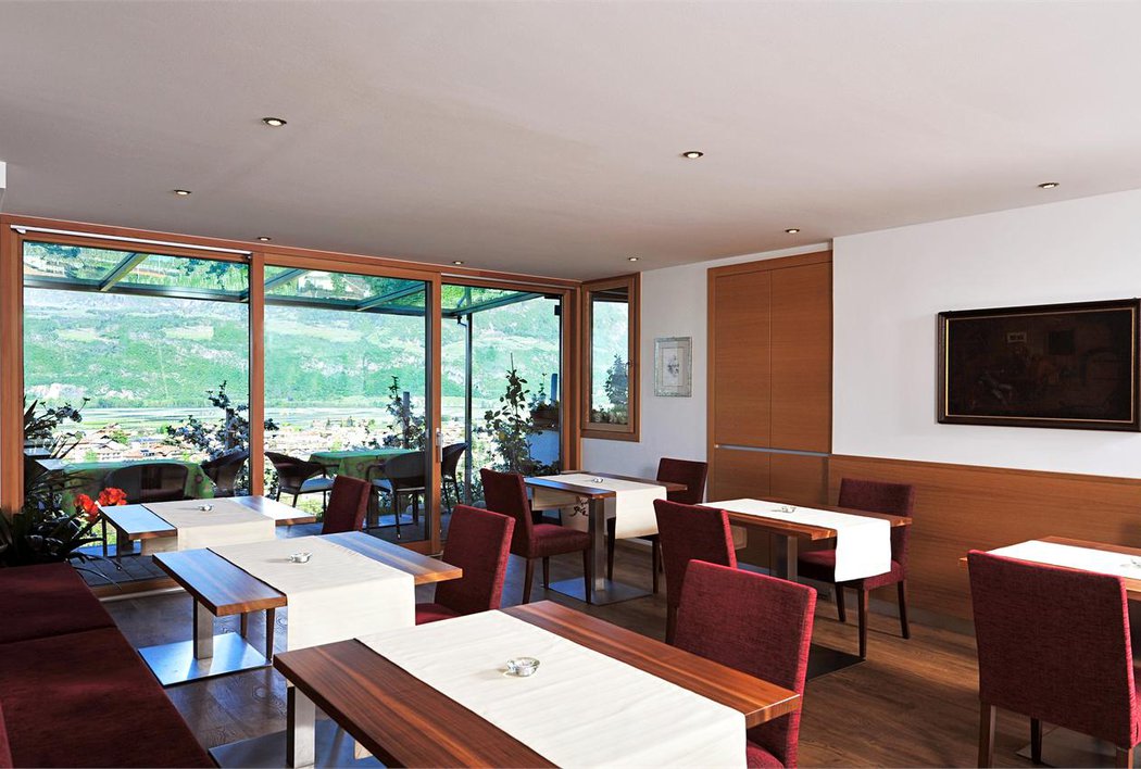 Frühstücksraum im Panorama Hotel Garni Bühlerhof in Lana - Südtirol