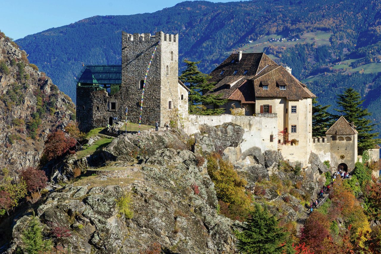Castel Juval in Alto Adige all'ingresso della Val Senales è la residenza della leggenda dell'alpinismo Reinhold Messner e una delle cinque sedi del MMM Messner Mountain Museum.