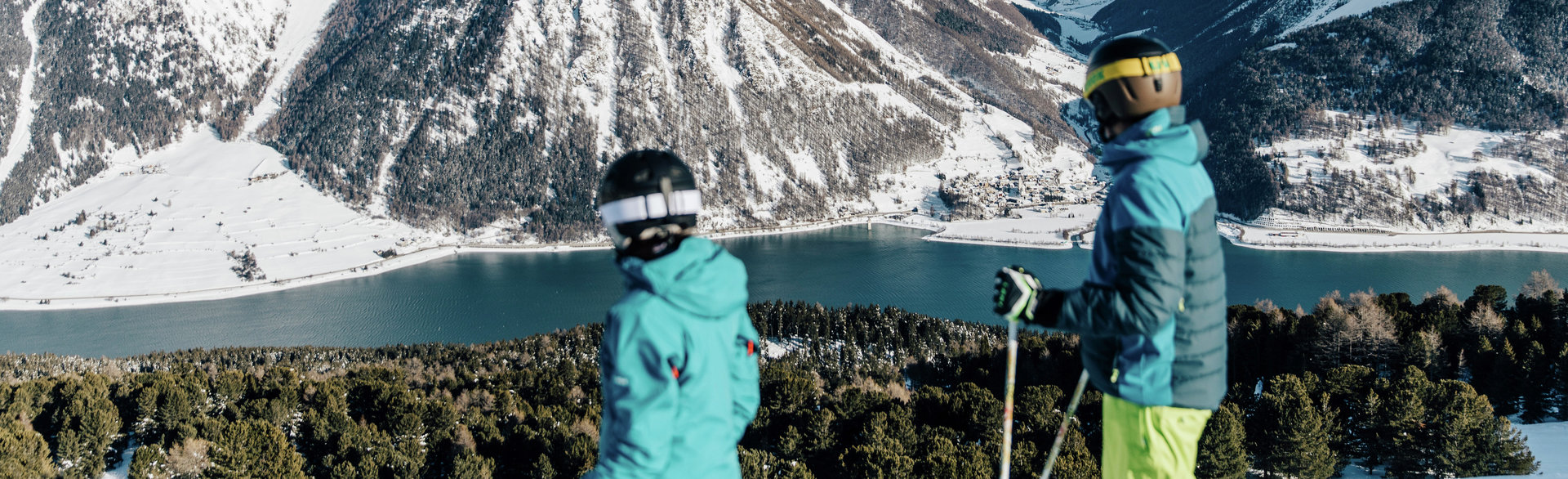 Skifahrer im Skigebiet Schöneben
