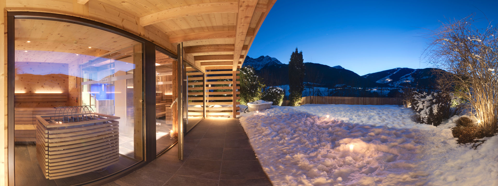 Panoramic sauna with garden